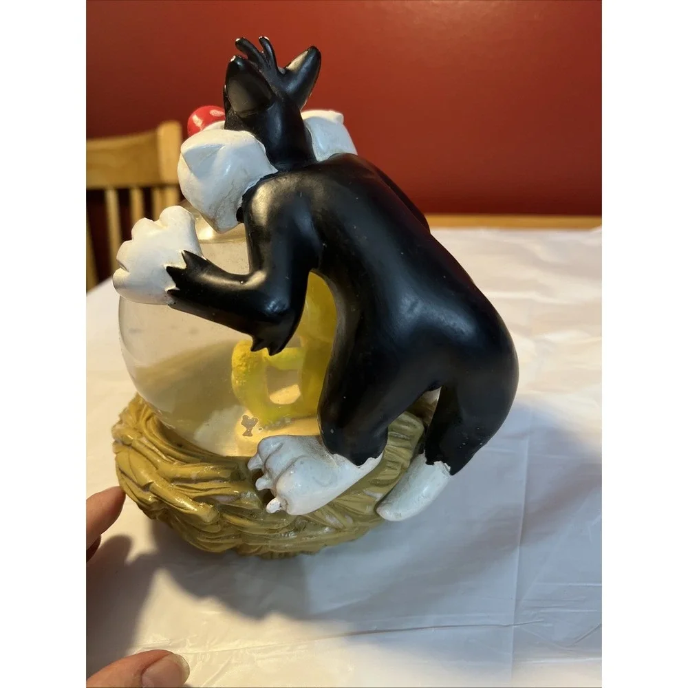 1995 Warner Bros Looney Tunes Sylvester & Tweety Bird Large Snow Globe